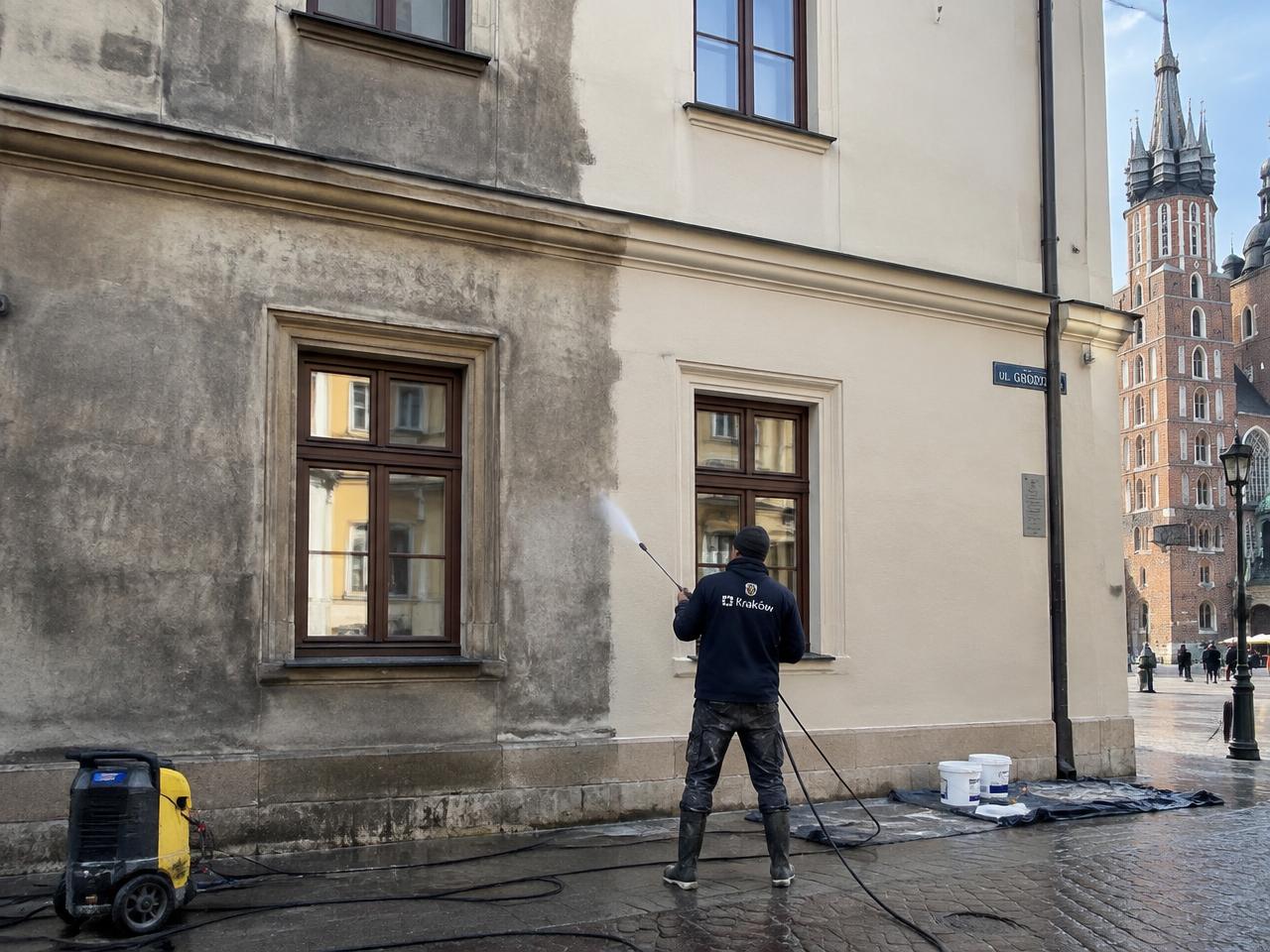Malowanie elewacji Kraków – techniczny audyt budynku, mycie i dobór chemii budowlanej w praktyce